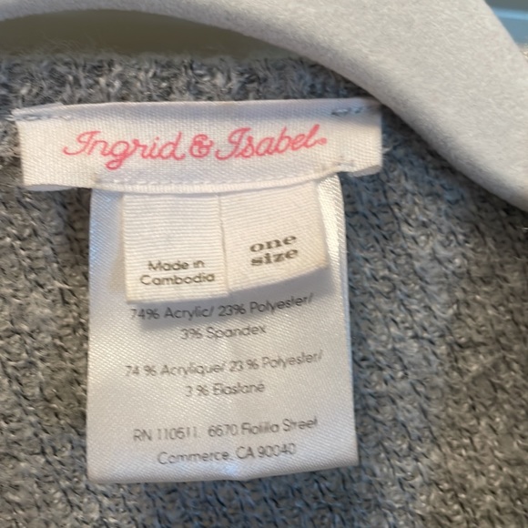 Maternity wrap, but also looks great when you’re not expecting. - Picture 2 of 3